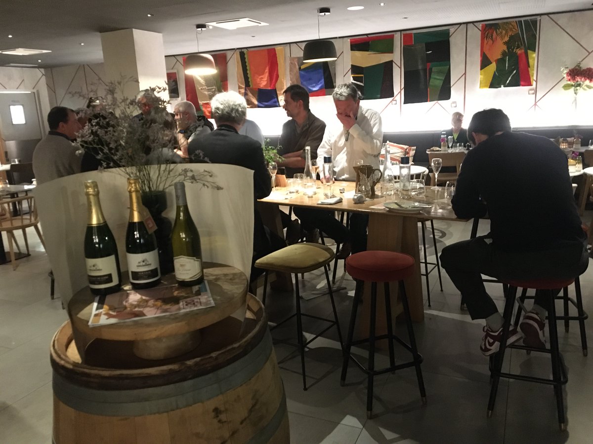 Spring arrives in Paris <a href="/pietrosd/">🍾🍷PIETROVINI🍷🍾</a> <a href="/JeremyPalmer7/">morgenmuffel</a> <a href="/winematcher/">Fiona Beckett</a>   with a fun #wine #food #art &amp; <a href="/CHARLIEWINES/">CHARLIE ARTURAOLA</a>  pairing of seasonal cuisine by creative #chef of @novotelbelleville with #Vouvray vintages including #bubbly #Cremant by #VignoblesFeray and artworks of <a href="/mariecannaregio/">Marie Dargent</a>