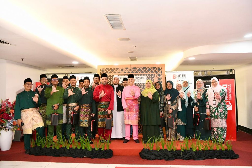 MohdShukriYajid's tweet image. Engaging team of staff, alumni and students at the @MSUmalaysia Quranic League 5.0. Congratulations on their dedication and efforts in making this event a success, fostering unity and spiritual growth. @sbiyayasanmsu @ICCMSU #MQL5