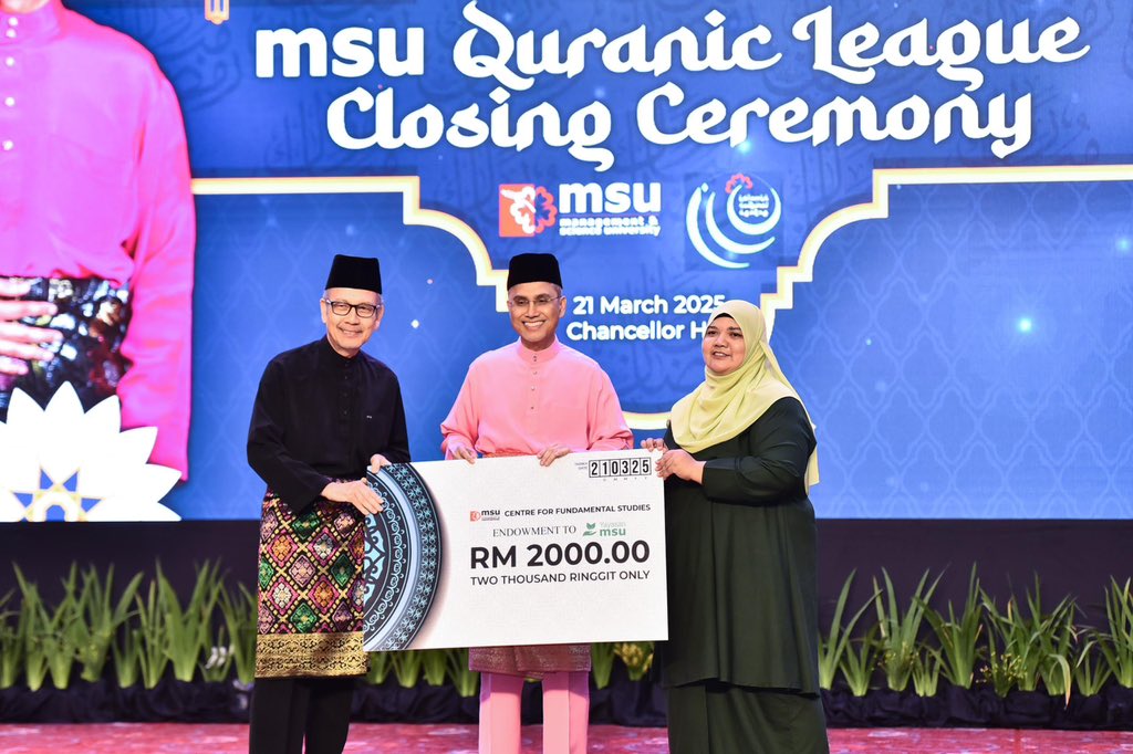 MohdShukriYajid's tweet image. Engaging team of staff, alumni and students at the @MSUmalaysia Quranic League 5.0. Congratulations on their dedication and efforts in making this event a success, fostering unity and spiritual growth. @sbiyayasanmsu @ICCMSU #MQL5