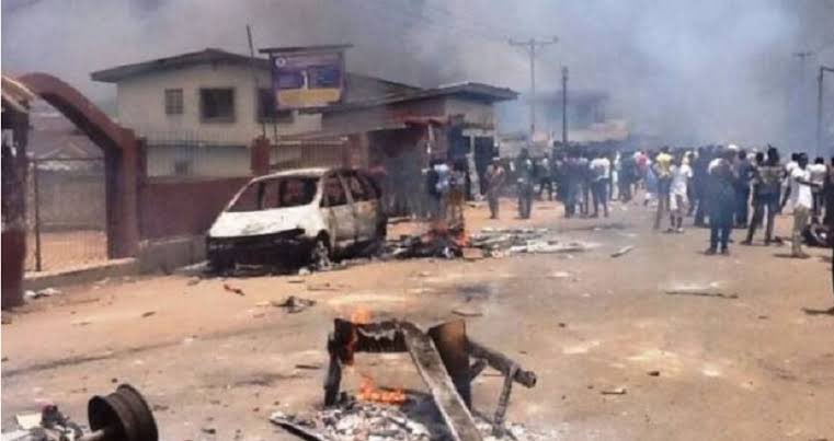 InsideOsogbo's tweet image. SOS: According to an information we just received, the communal clash between Ifon and Ilobu has started again this morning as houses and cars are reportedly being burnt down and scores are injured. We enjoin people to be vigilant and avoid these areas.
We write to call the…