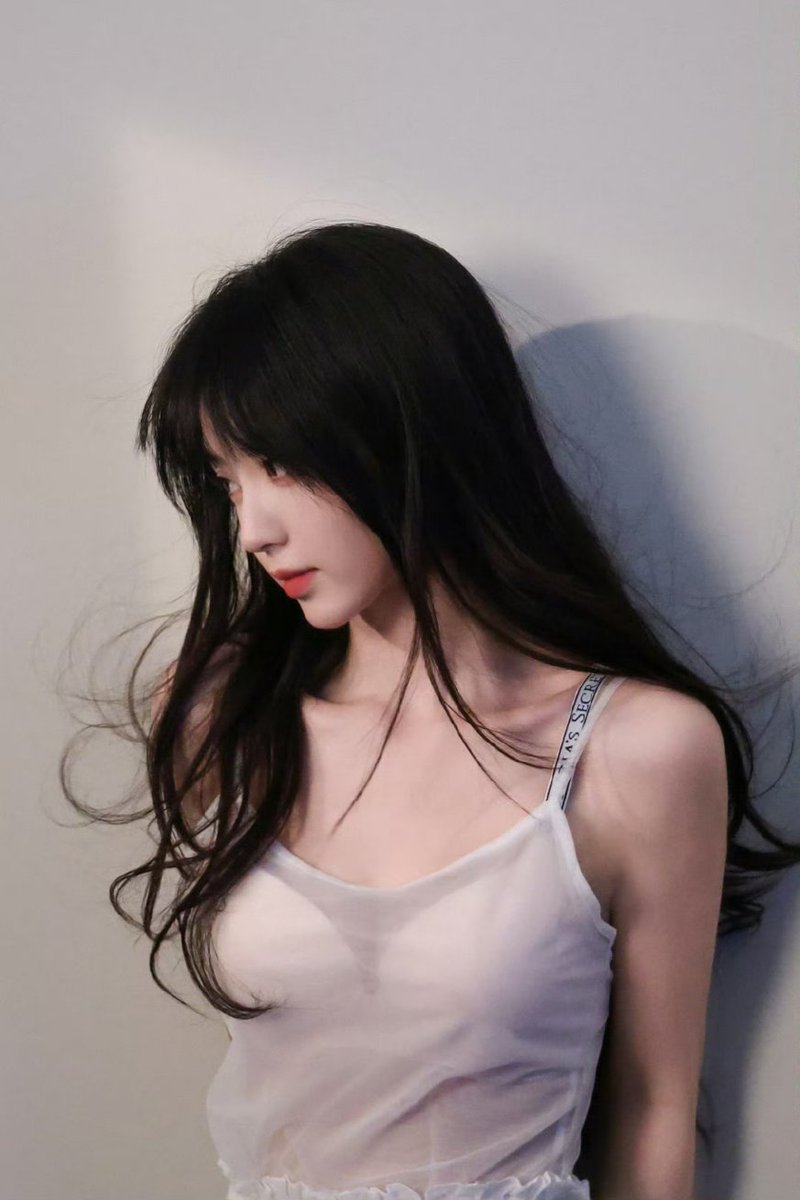 cnlds_archive's tweet photo. Tian Xiwei's team shares bts pics from Victoria's Secret ad filming https://t.co/8Hv9GVt1AW