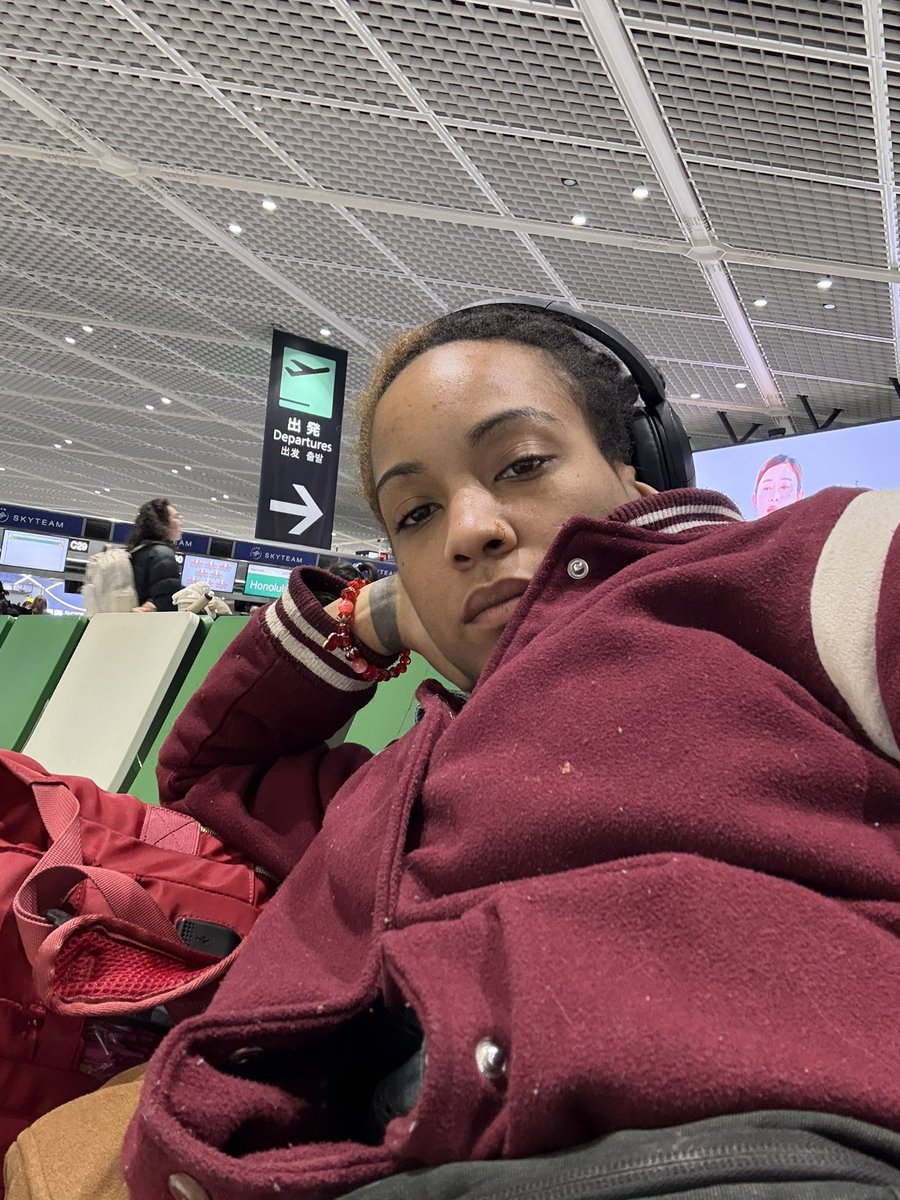 HairBySPdaGhost's tweet photo. Flight was at 4.. new flight at 9 . And no transfer ticket, had to make a whole new purchase https://t.co/5254v4LT6j
