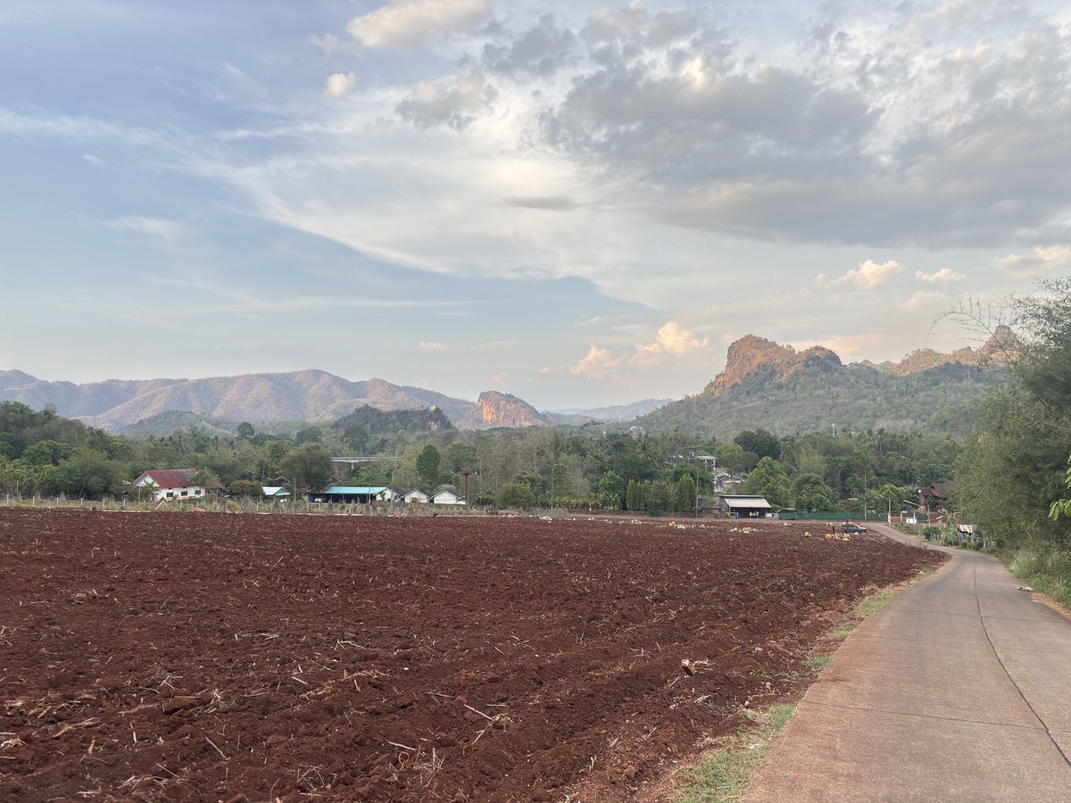 Taocr4's tweet photo. ขับรถเล่นกันหน่อย https://t.co/r7k4h5yw91