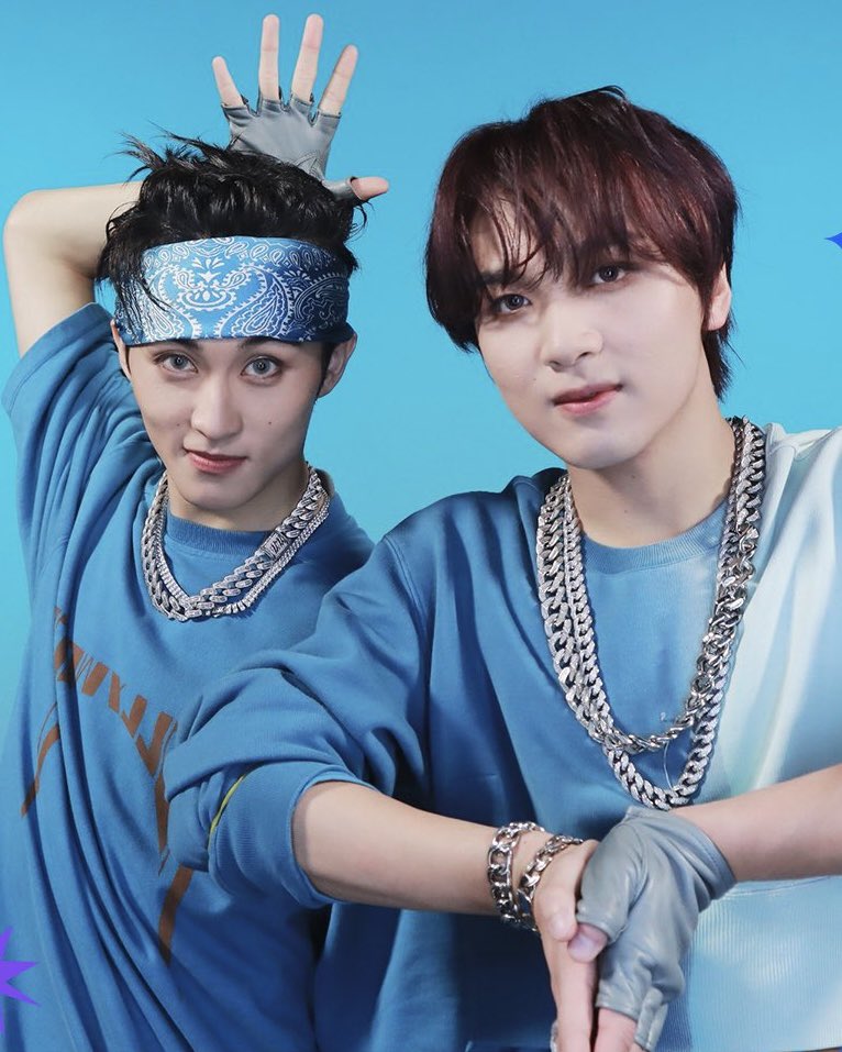 MARKHYUCKARCHIV's tweet photo. haef pose &amp; markf pose! 🐯🐻 https://t.co/ROBtuuli46