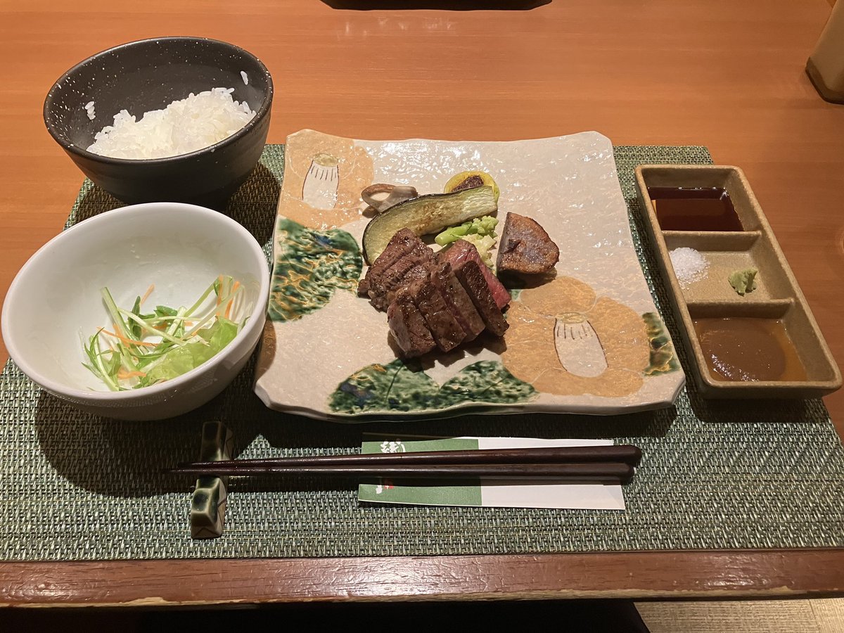 bnk_ad's tweet photo. 今日のランチは会長と先輩方とステーキ🥩🤤

希少部位のランプをいただきました！おいしかった〜〜
まだまだ余韻にひたっております🤤🤤
会長ごちそうさまでした🙇‍♂️
（営業M） https://t.co/GdTVjy4xFR