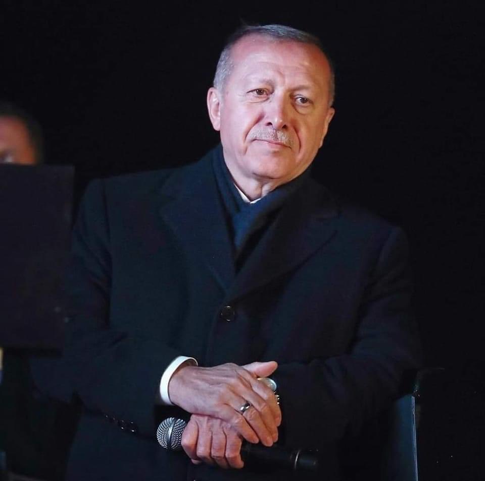 Yıllarca açığı arandı, ofisine varana kadar her yere dinleme cihazı konuldu. Yaverlerine kadar FETÖ’cü çıktı ama tek bir açığı bulunamadı!

Ömrünü ülkesine ve milletime adamış bir lider..

#NevruzBayramı #ohal #borsa