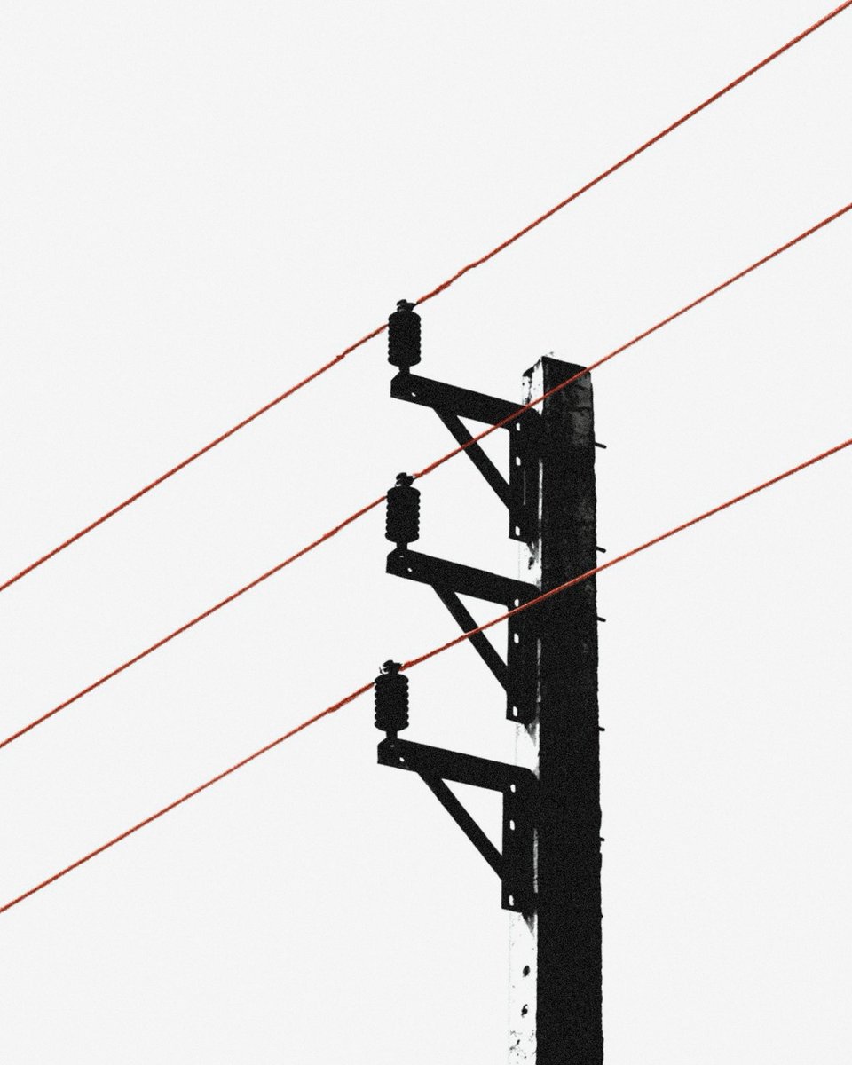 aryamiph's tweet photo. #minimalist #minimalphotography 
#bnw 
#blackandwhite
RED LINES https://t.co/gEpvqjtOoX