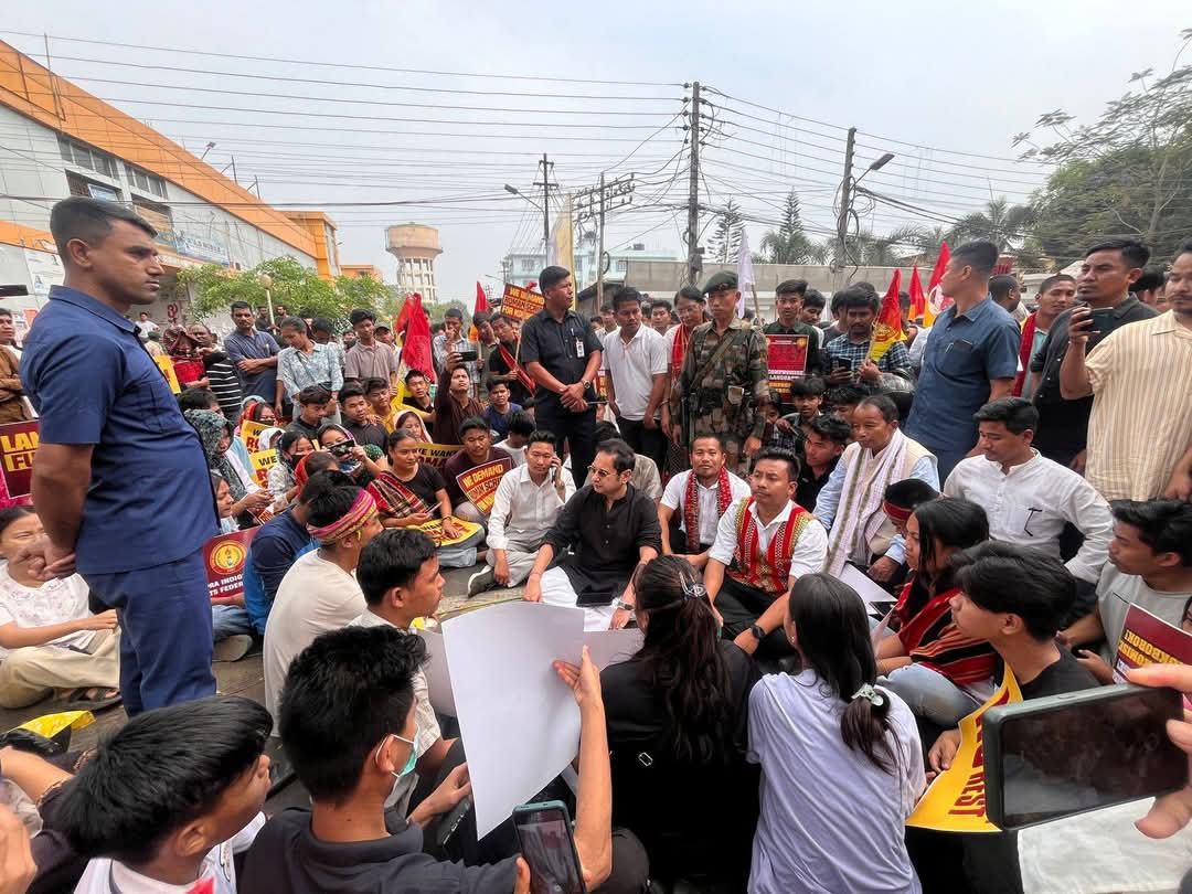 tipra_official's tweet photo. Bubagra @PradyotManikya joined the students of #TSF, #TISF, and other organisations at their protest for the demand of #RomanScriptForKokborok at the Circuit House in Agartala.

#KokborokInRomanScript
#TIPRA https://t.co/DHPUjueRBb