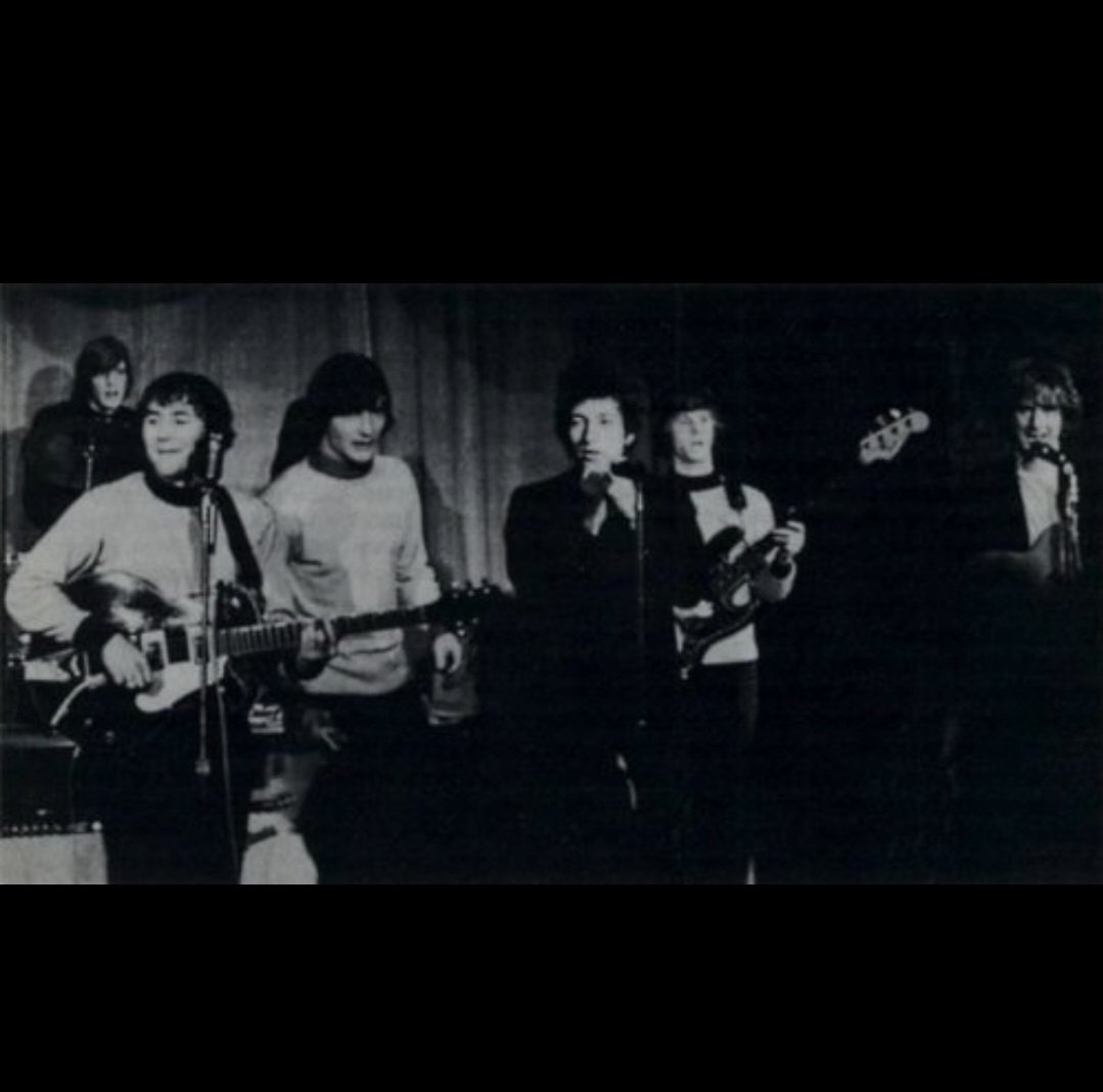 AndyMcArthur2's tweet image. On this day 60 years ago The Byrds made their debut at Ciros. Within months they would help create a scene that took over the west coast! And from this scene they would begin their pioneering career. Here they are at Ciros, with a special guest!
#byrds #folkrock #cosmicamericana