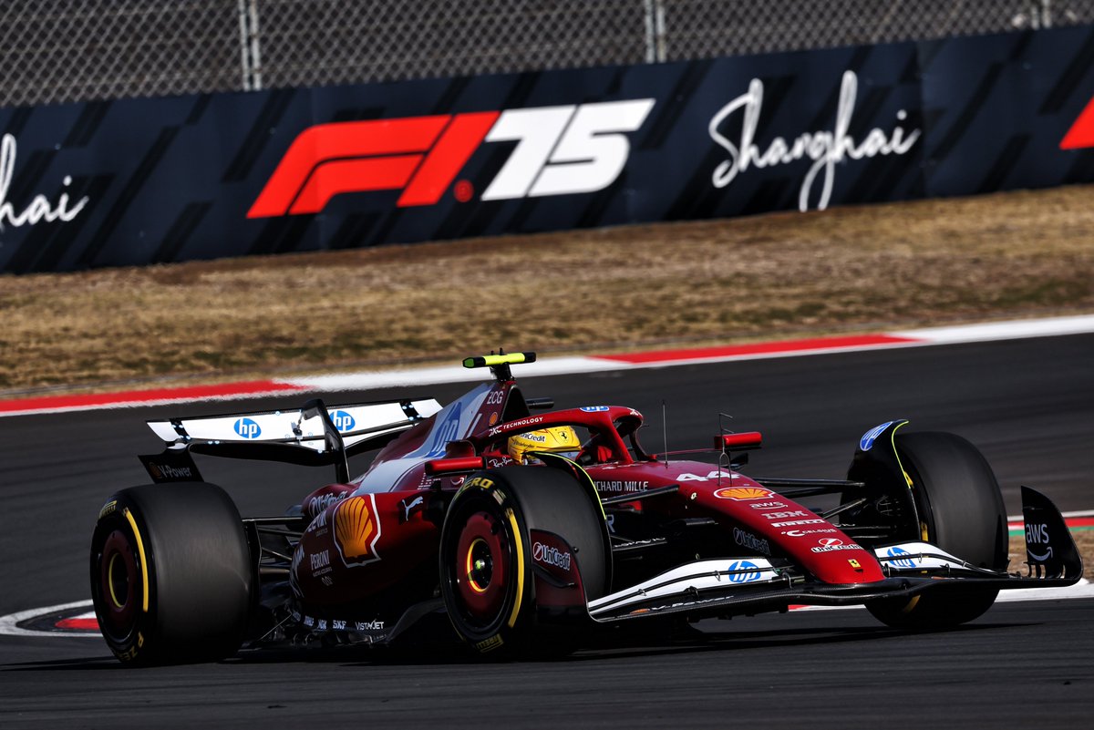 Lewis Hamilton takes POLE for the sprint race! 

Max Verstappen will start on the front row with him, Piastri in P3!