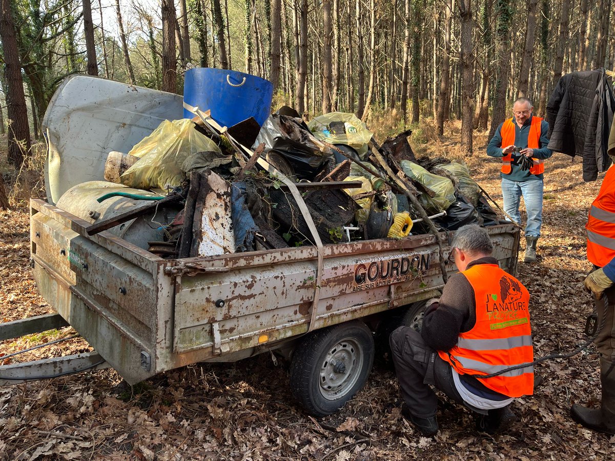 fdc40's tweet image. 🌿🫶 Big UP ! à tous pour votre engagement dans l&apos;opération &quot;J&apos;aime la Nature Propre&quot; ! 🚮🌍
🙏 Juste MERCI !  à toutes les ACCA participantes, les citoyens, enfants, municipalités, randonneurs, pêcheurs, trailers et amoureux de la nature 
#JLNP #Environnement #Nettoyage
