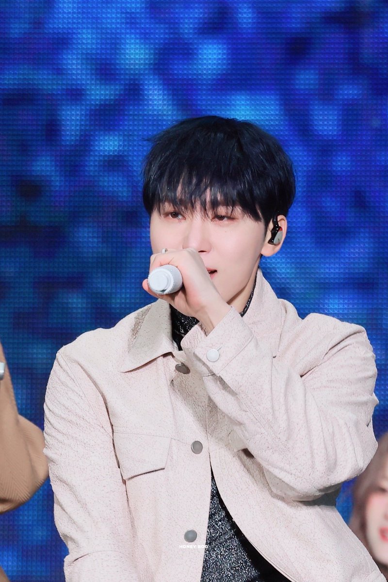 yeoboo0116's tweet photo. 250320 CARATLAND

😉

#승관 #부승관 #SEUNGKWAN #スングァン #세븐틴 #SEVENTEEN https://t.co/WD3aEAZxkd