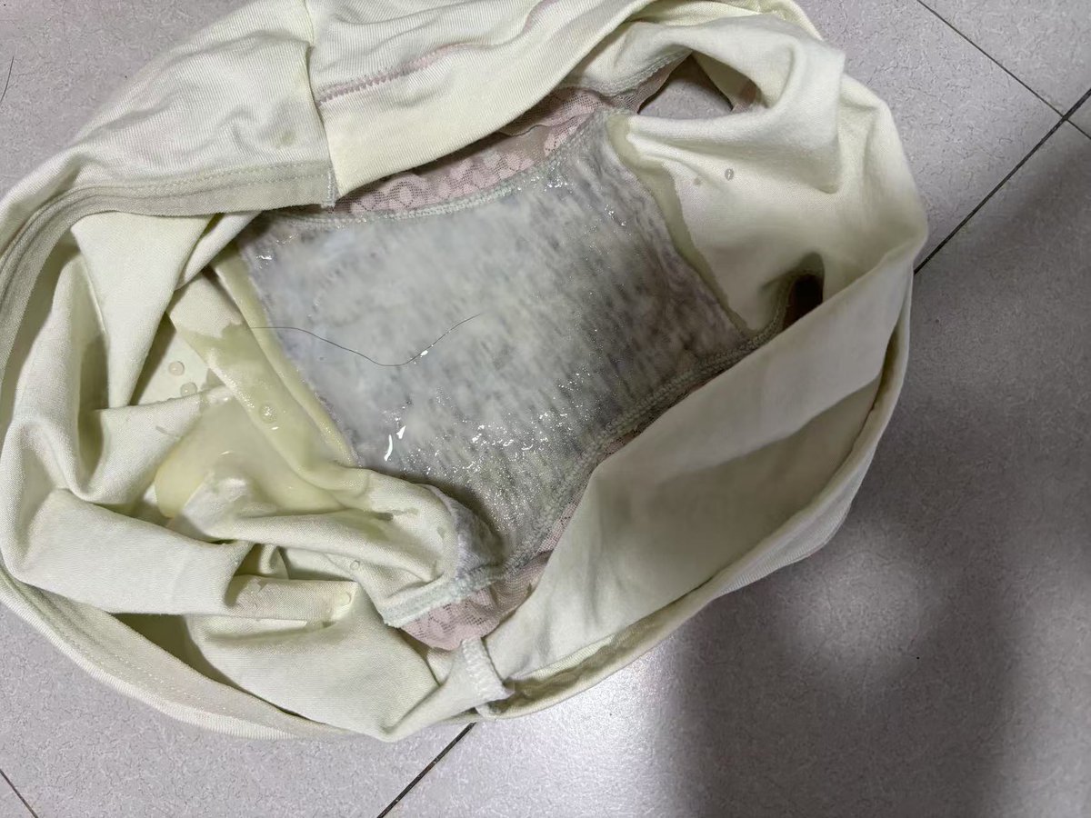 福利姬小姨の「在线11」分享的黄推图片2 - 网红私拍内容