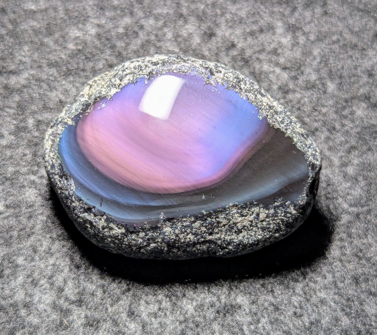 ピンクが綺麗な黒曜石 (北海道)