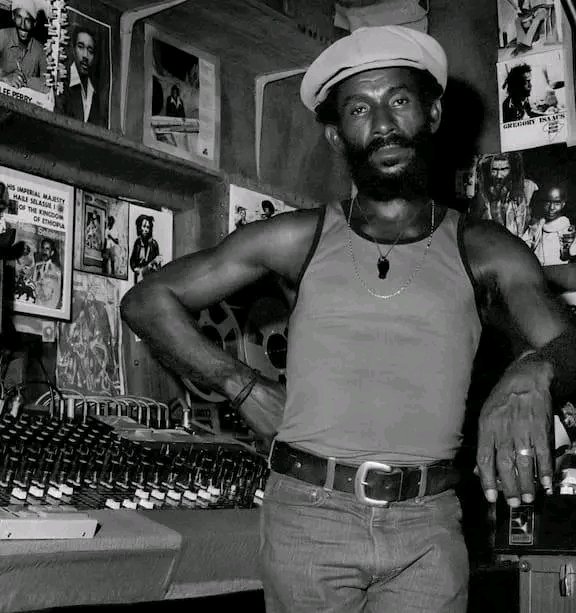 I_RasGUARD's tweet photo. Lee "Scratch" Perry OD (born Rainford Hugh Perry; 20 March 1936 – 29 August 2021) was a Jamaican record producer, songwriter and singer noted for his innovative studio techniques and production style.
#Overdrive
#Splifftones #Rastafari #reggae https://t.co/HrS9vy5Eua
