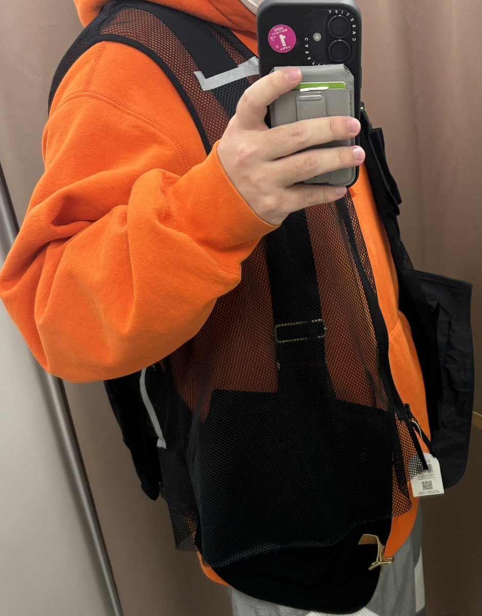 古着巡りしてたら偶然見つけたんだが
ベストってこれだよな！？なあこれだよな！？！？