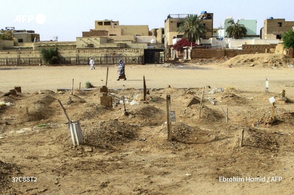 AFP News Agency (@afp) on Twitter photo Sudan's army said it recaptured the presidential palace in the capital Khartoum from the paramilitary Rapid Support Forces after a fierce battle. 
u.afp.com/SwAP Sudan's army said it recaptured the presidential palace in the capital Khartoum from the paramilitary Rapid Support Forces after a fierce battle. 
u.afp.com/SwAP