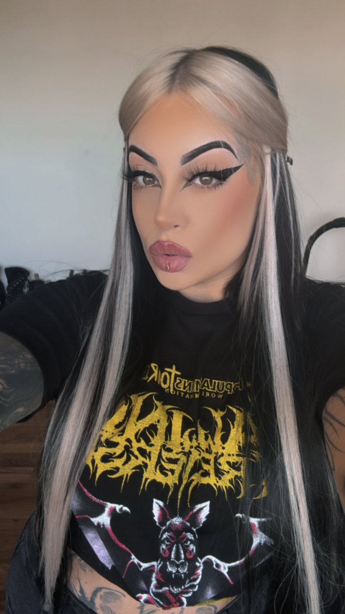 At club pleasure Huntington NOW till 4am 🫶😈