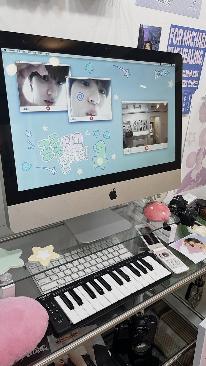 #이찬영_탐구동아리

특전 너무 이쁘고..진짜 말랑핀뱃지받으려고 갔어용..전시존도 이쁘게 꾸며주셔서 어떻게 찍든 느좋으로 나와서 정말 조앗던..❤️