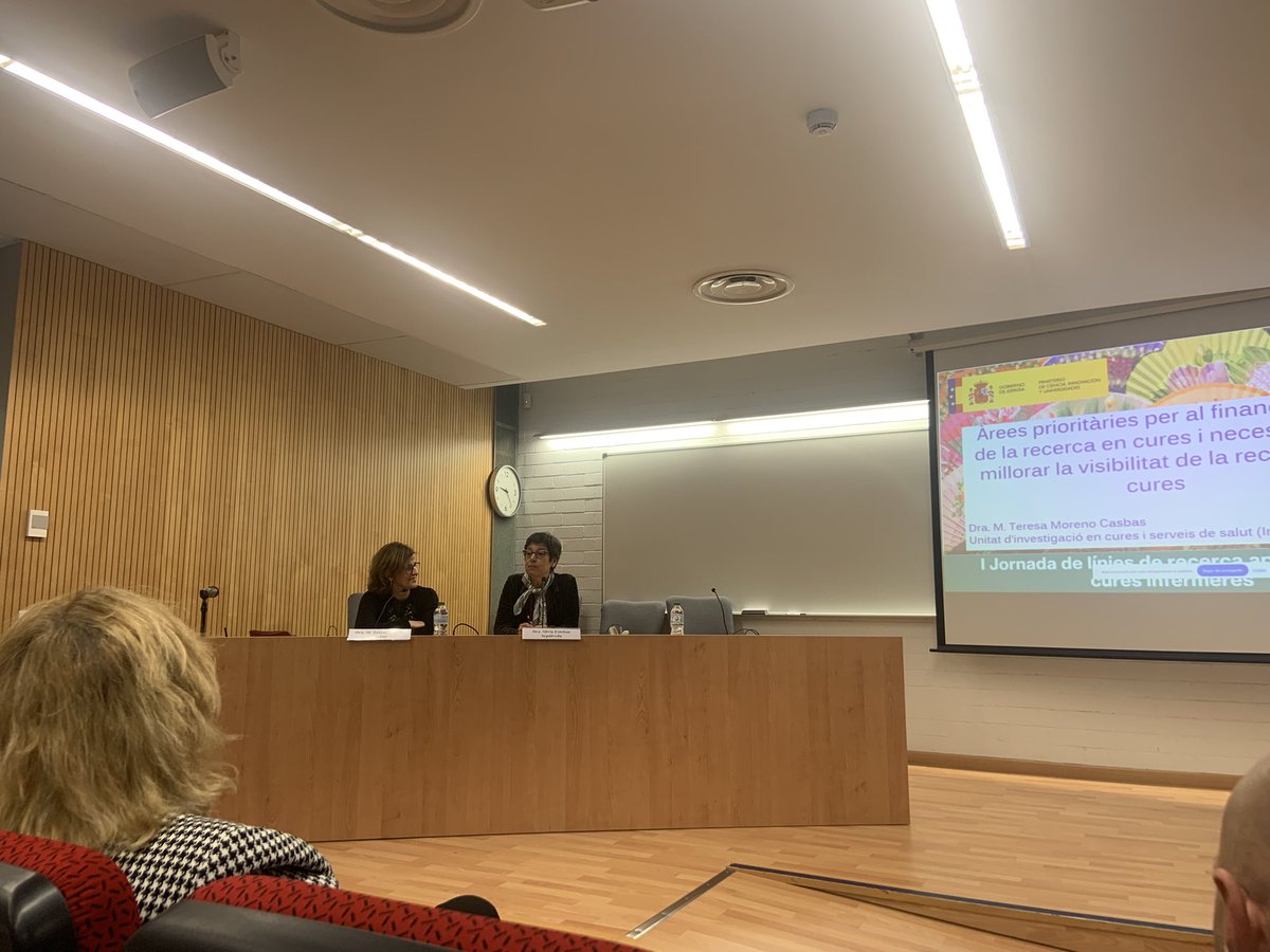 Clase Magistral de #MayteMorenoCasbas en las Jornadas de líneas del #investigación del máster #MURCI <a href="/infermeria_ub/">Facultat d'Infermeria UB</a> <a href="/Investenisciii/">Investén-isciii</a>