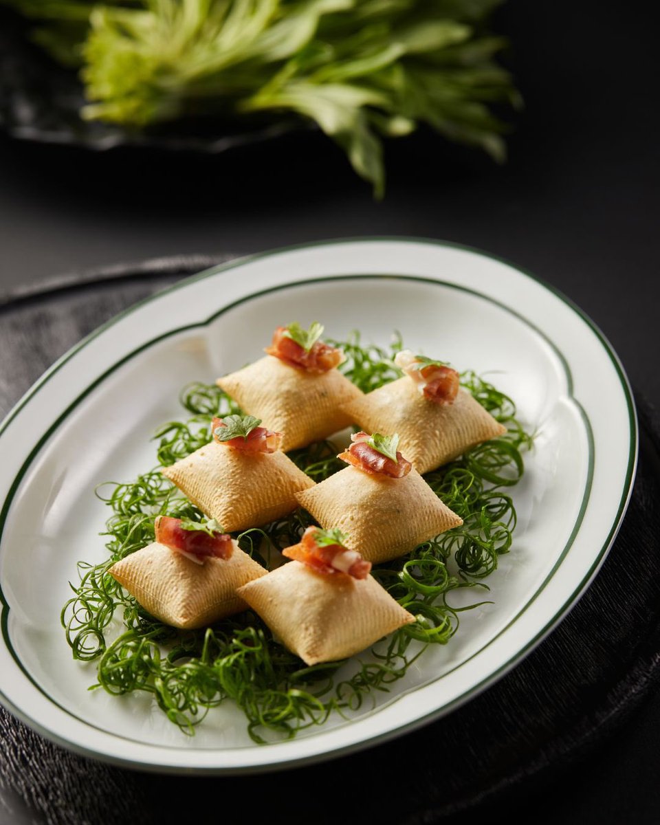 As spring unfolds, indulge in the season’s finest flavours at the Michelin-starred Yong Yi Ting.
#ImAFan #mandarinorientalpudongshanghai #YongYiTing