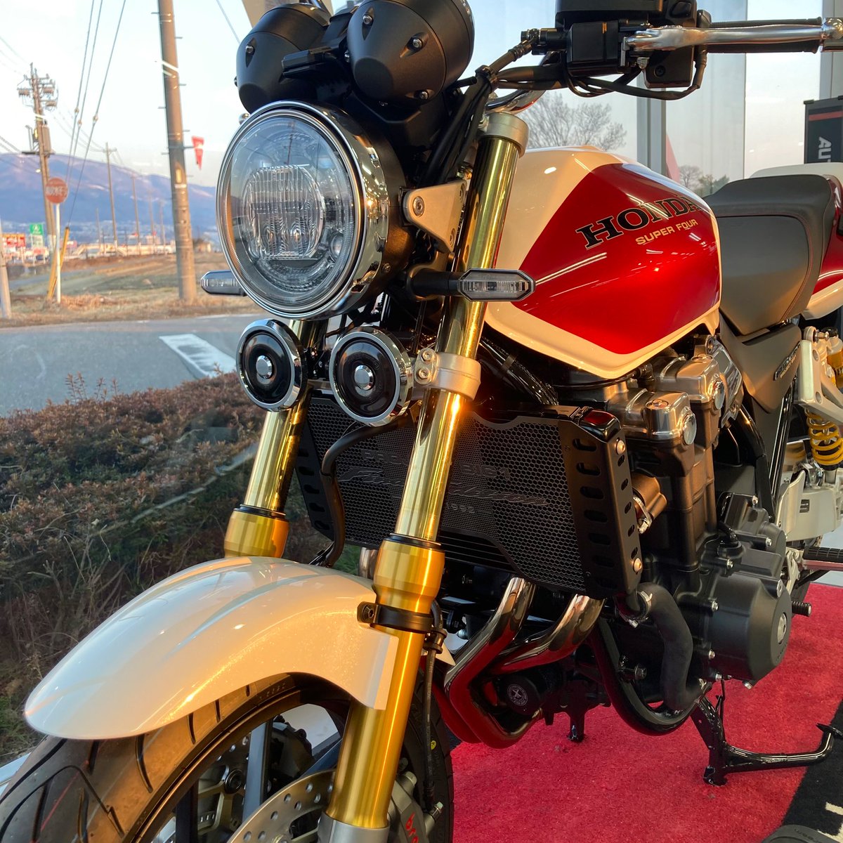 西陽の似合う良いバイク。
ファイナルエディション納車になります。
#Honda #CB1300
