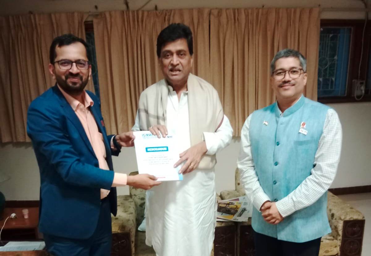 ICMAICMA's tweet image. CMA (Dr.) Ashish P. Thatte and CMA Neeraj Joshi, Council Members, ICMAI called on Shri Ashok Chavan, Hon&apos;ble MP (Rajya Sabha) &amp;amp; Former Chief Minister of Maharashtra, and discussed the matters related to CMA profession including Income Tax Bill, 2025.