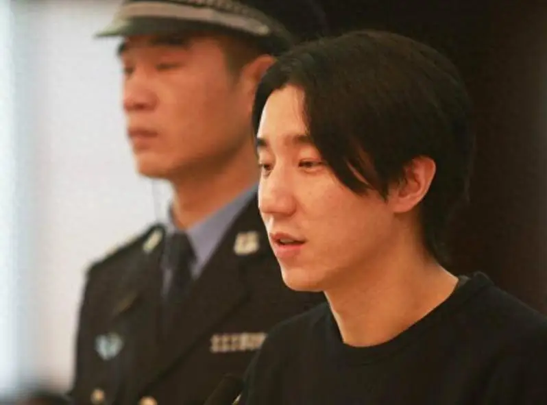 GMedia007's tweet photo. Jackie Chan’s son was arrested and spent nearly two years behind bars for possessing 100g of marijuana—effectively ending his acting career. Despite his father’s clout, ordinary Chinese citizens and the law show zero tolerance for drugs.(1/3) https://t.co/oNW74d4DVY
