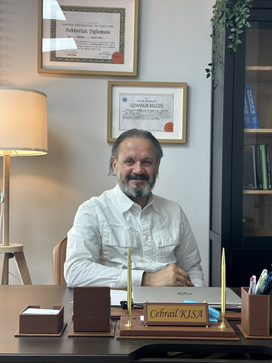 Bir piyanoya benzer hayatımız. Beyaz tuşlar mutlu anlarımızı ve siyah tuşlar da hüzünlü anlarımızı temsil eder.  Güzel bir hayat / müzik yaratmak ancak  her iki tuşun birlikte çalındığını unutmayınız. Hüzün de mutluluk da hayata dairdir.