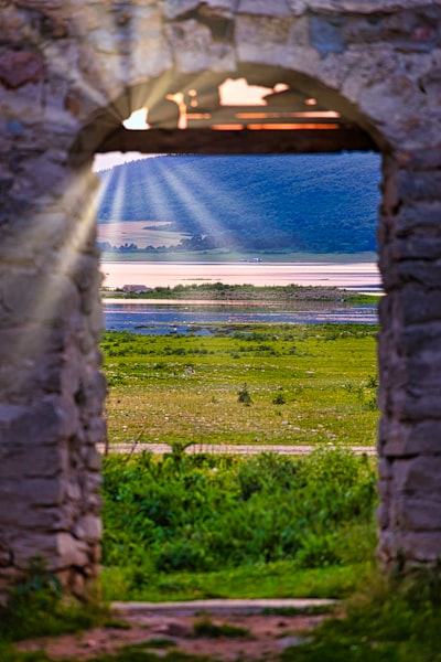 Stefhan27265797's tweet image. Photo By Nikolay Hristov | Unsplash 
 #dungeonmaster #swordartonline #ledwall #workfromhome #preciousstone
