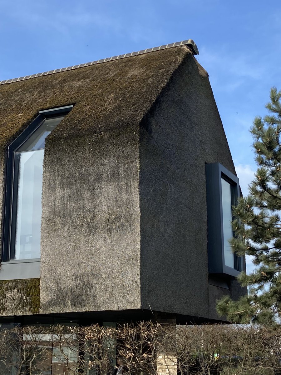 masterthatcher2's tweet image. This morning we are setting up to do a few repairs to this one in #Formby. #Thatching.