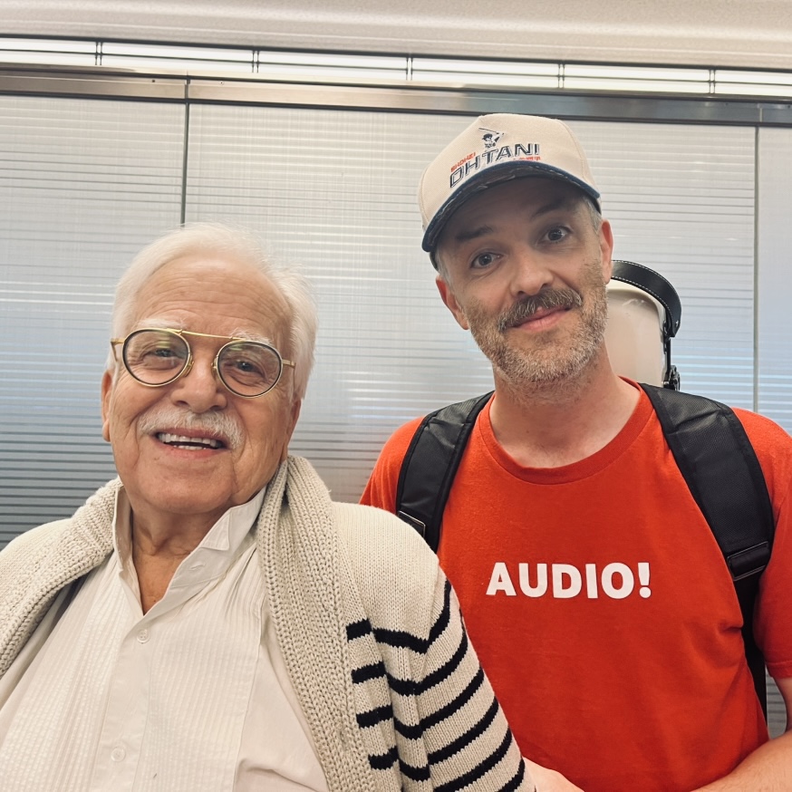 【フェアウェルツアー開催】巨匠・Van Dyke Parksが無事日本に到着🌸最後の来日公演はいよいよ来週からスタート🎹OHTANIキャップで気合十分の息子さん、Richard Parksも一緒にオンステージしますよ🎶公演では名曲たちの誕生秘話も聞けちゃうとか…！
▼3/26(水)&amp;27(木)公演詳細はこちら(Inara