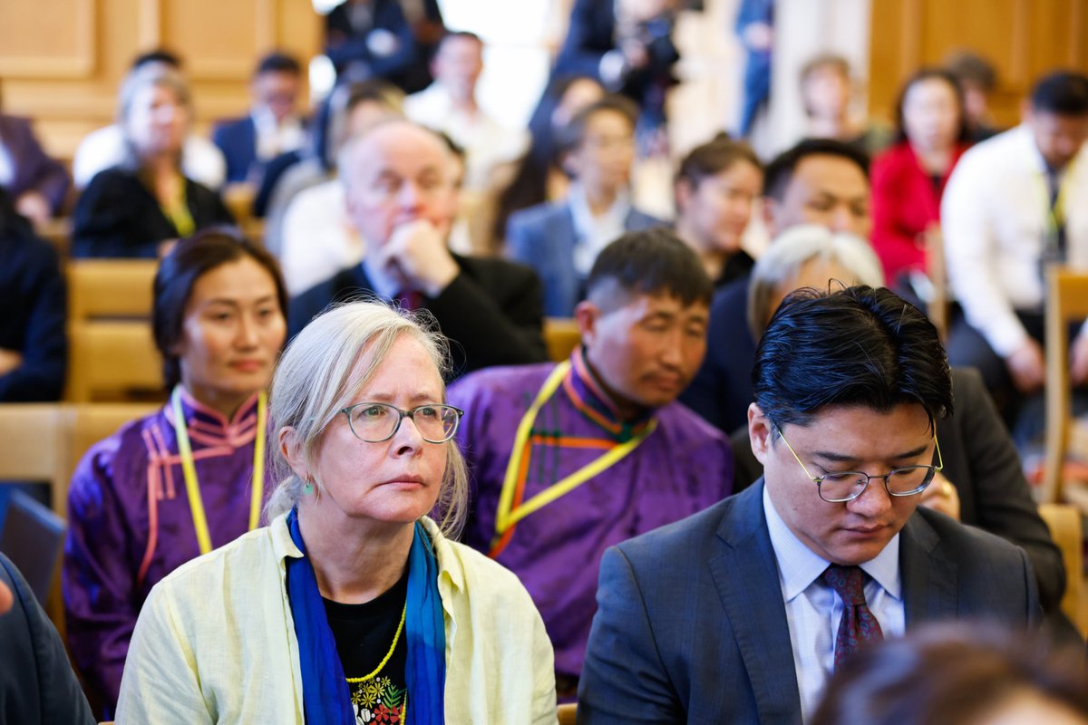 🏛️ Оксфордын Их Сургуулийн захирал Уильям Хейг, Газарзүй, байгаль орчны сургуулийн захирал, профессор Жайлс Вигс нар бараалхлаа. 

🤝 Монгол Улсын боловсролын салбарт тавьж буй зорилтууд, хэрэгжүүлж буй хөтөлбөрүүдийн болон цаашид хамтран ажиллах боломжтой судалгааны чиглэлийн