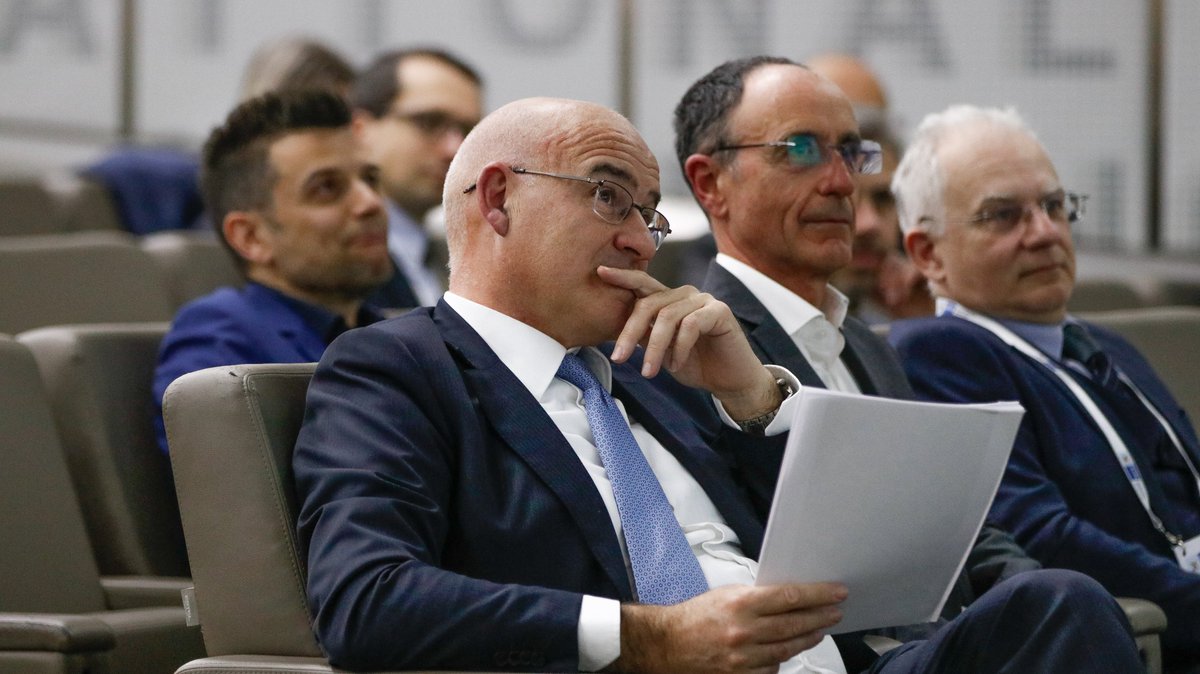 Ferruccio Resta (@ferruccioresta) on Twitter photo Talenti, ecosistemi e partnership: questi gli #elementi per trasformare l’#AI in un vantaggio competitivo per aziende e #business. Ma per integrarla efficacemente, la valorizzazione dei #dati deve essere al centro della strategia. Oggi il Convegno di <a href="/FBK_research/">Fondazione Bruno Kessler - FBK</a> e <a href="/AHK_Italien/">AHK Italien</a> Talenti, ecosistemi e partnership: questi gli #elementi per trasformare l’#AI in un vantaggio competitivo per aziende e #business. Ma per integrarla efficacemente, la valorizzazione dei #dati deve essere al centro della strategia. Oggi il Convegno di <a href="/FBK_research/">Fondazione Bruno Kessler - FBK</a> e <a href="/AHK_Italien/">AHK Italien</a>