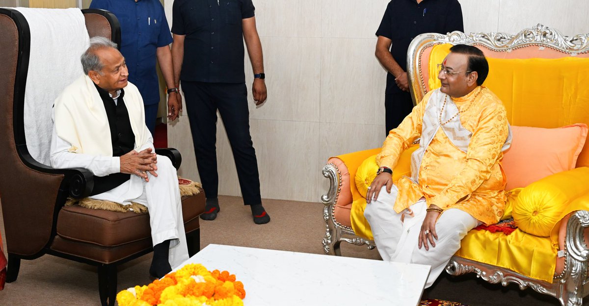 आज श्री मेहंदीपुर बालाजी धाम मंदिर में दर्शन कर पूजा अर्चना की एवं प्रदेशवासियों की खुशहाली की प्रार्थना की। 

मंदिर के महन्त डॉ श्री नरेश पुरी जी महाराज से मुलाकात कर आशीर्वाद लिया।