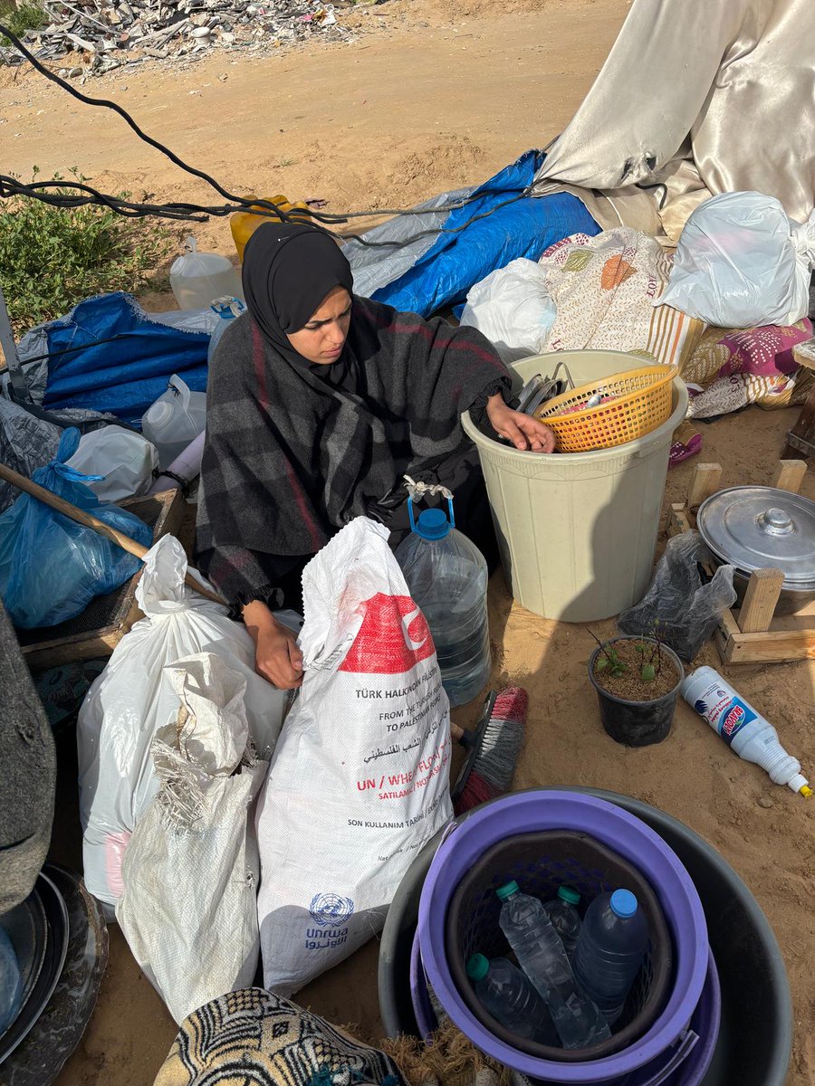 malakjalhoam2's tweet image. The situation is very difficult There is no security place All places are threatened with bombing.. I want you to take care of me to store some cans for my daughter and my family 😭
Donate me, share and quote
gofund.me/4bcaf13d