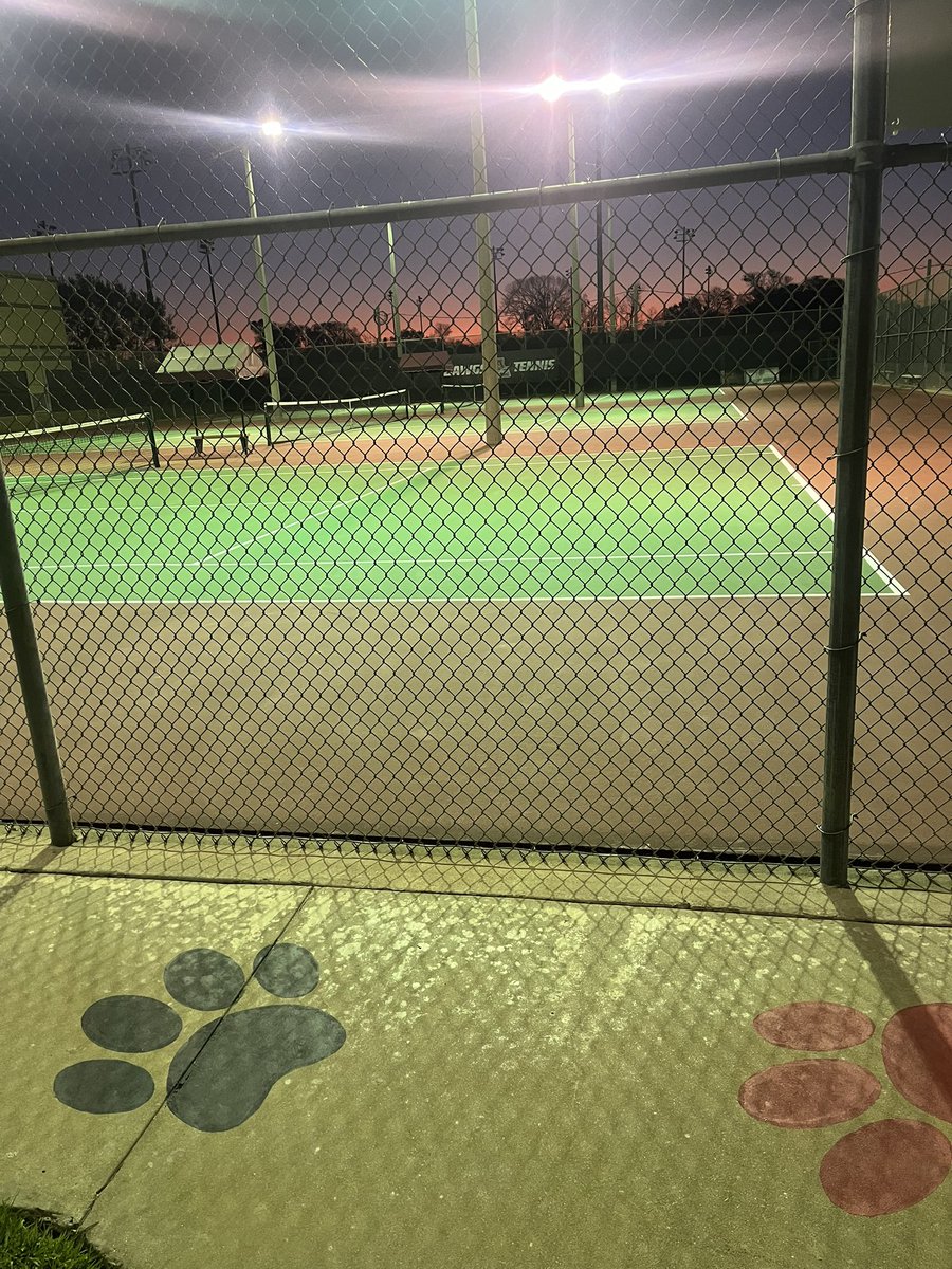 Mornin’ from the Dawg Pen.