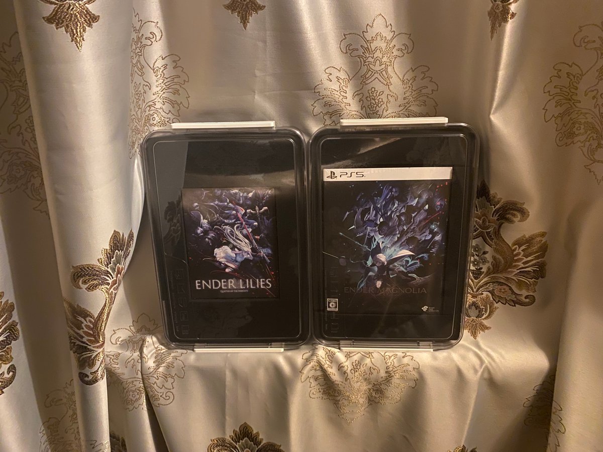 Miv4t_'s tweet image. Thanks Binary Haze Interactive, for the collector's edition. 【This time, art book was also included. Although not all the works were displayed, it was still a rather thick volume.】