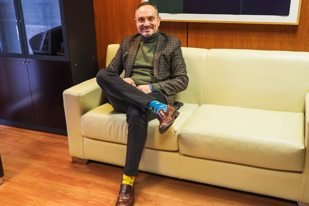 🧦 ¡Vaya calcetines chulos estreno hoy!

Todos, unidos de la mano, debemos seguir trabajando por la total inclusión y el respeto a las personas con síndrome de Down. Creedme, #MereceLaPena superarse y vivir.

#TanComoTú