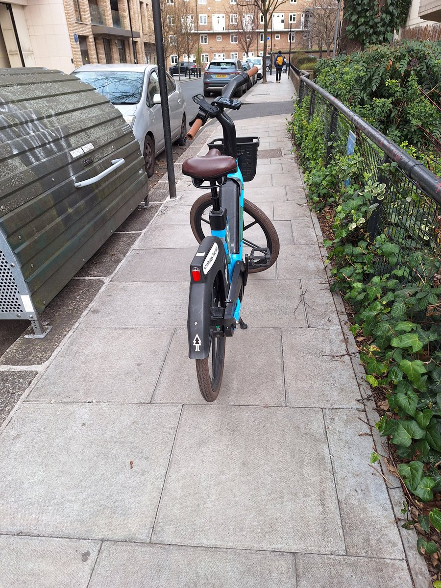 Peteflyguy's tweet photo. Who leaves a @forestbike_uk cycle parked like this? Someone who knows there will be no consequences, that's who. These dockless bike riders who abandon cycles like this need fining @LBHF Totally blocking the pavement.@forestbike_uk get it moved ASAP and fine. Crisp Road W6 https://t.co/GRhWeHERHe