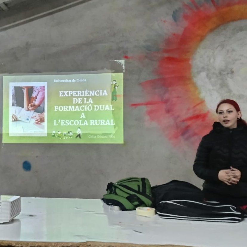 RuralUdl's tweet photo. 🗓️ El passat 19 i 20 de març, s'han celebrat les XXVIII Jornades d’Escola Rural, organitzades per @jornadesGIER, on han participat 22 alumnes de @fepts_udl i professors, sota el lema:   

✏️"Fer de mestr@ a l'escola rural"  

🔗 Més info a la web del GIER! #EscolaRural https://t.co/OlYgxOyST5