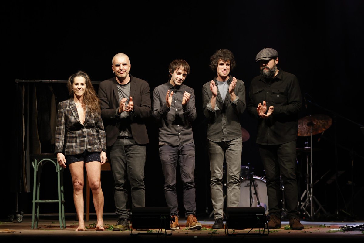 #Aztia Bilboko saioa zoragarri joan zen. Eskerrik asko hurbildu zineten guztioi!
Datorren astean Gasteizen izango gara:
📌Martxoak 28 ostirala. Baratza aretoan, 20:00h.
Sarrerak esteka honetan eskuragarri:
bibe.me/event/7gXFS3Mi…