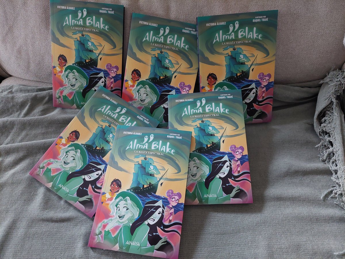 VictoriaAlvar99's tweet photo. Mientras esperamos al anuncio de #ProyectoLuz, os dejo por aquí el de la próxima novela que publicaré: la segunda parte de Alma Blake, #LaBahíaEspectral, que llegará a las librerías ¡el 10 de abril!
Piratas, fantasmas, piratas fantasmas, un barco embrujado y muchísimas risas 💚 https://t.co/5BGY4fRZVw