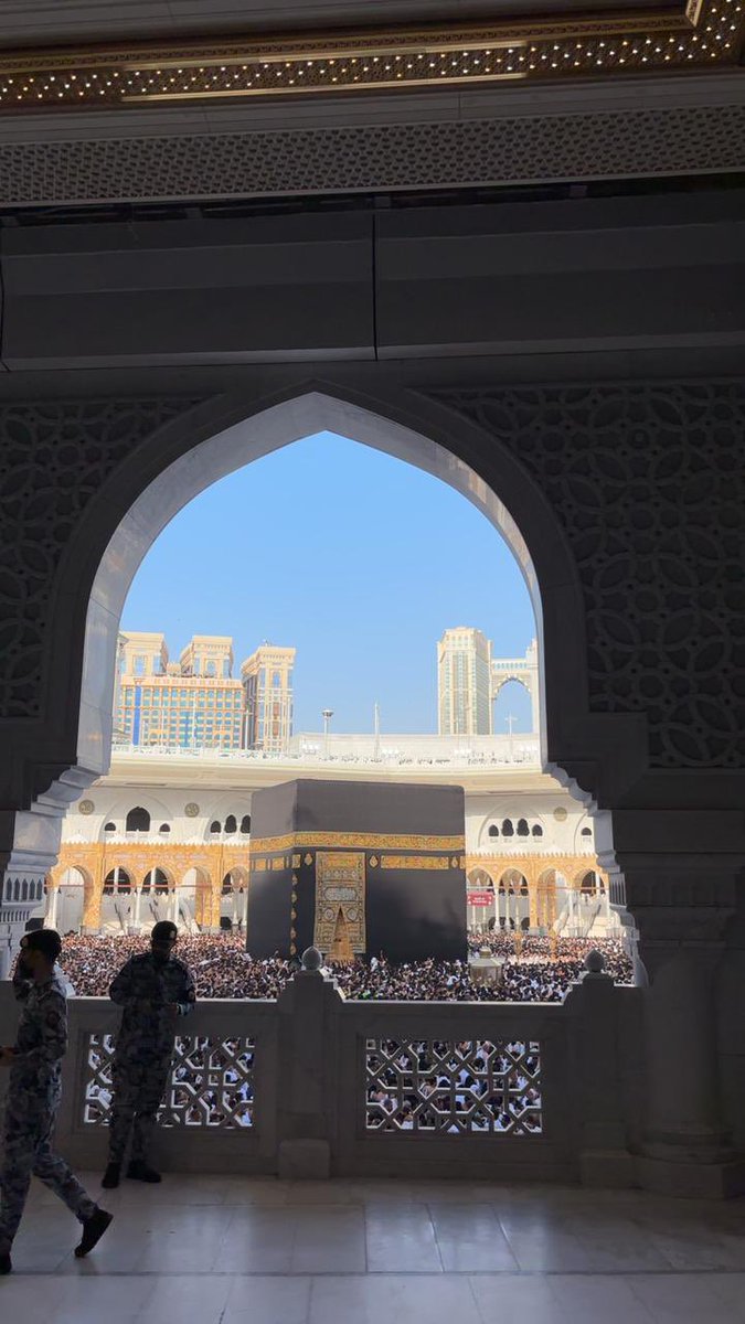 اللهم لك الحمد على التمّام ✨
يا رب، كما أكرمتني بزيارة بيتك، أكرمني بجناتك، وارزقني مجاورة رسولك في الفردوس الأعلى❤️.
 #فضل_يوم_الجمعه