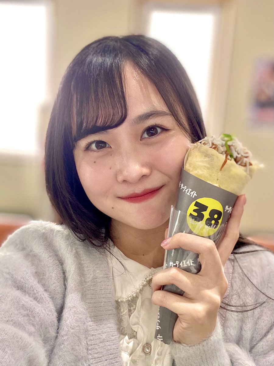 日間賀島にあるクレープ屋さん 38（サーティエイト） さん しらす丼