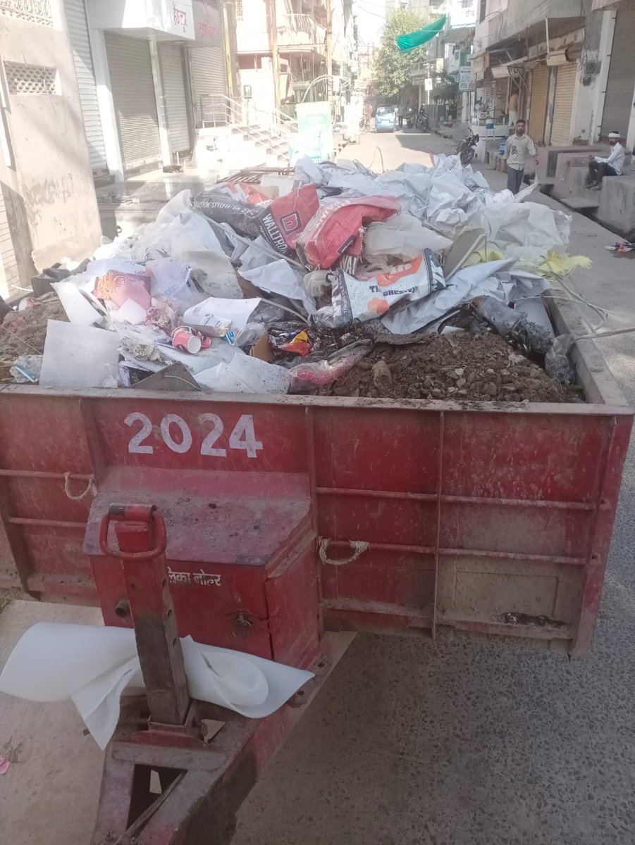 स्थानीय नगर निकाय नगरपालिका नोहर में सफाई अभियान के अंतर्गत विभिन्न वार्डों में  विशेष सफाई अभियान चलाकर कचरे निस्तारण किया गया #swachhbharatmission #Swachhsurvekshan2024 <a href="/SBM_UP/">Swachh Bharat Mission, Uttar Pradesh (Urban)</a> <a href="/SmdsbmU/">Swachh Bharat Mission Urban 2.0 Rajasthan</a> <a href="/LSG_Rajasthan/">LSGRajasthan</a> <a href="/PMU_SBM_RAJ/">Swachh Bharat Mission Urban, Rajasthan</a>