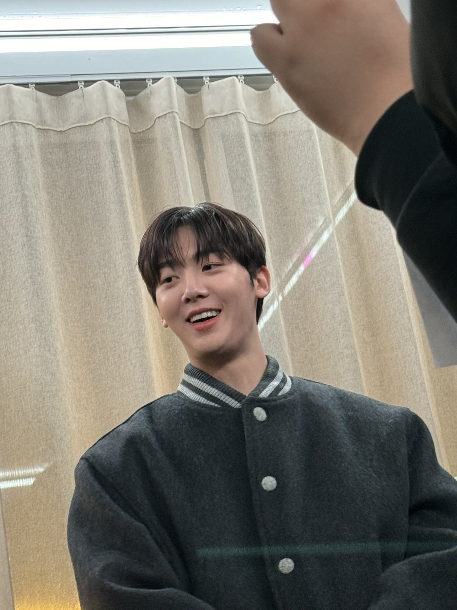 offclASTRO's tweet photo. 생일축하한다!!! 막둥이!!! 오늘 공연도 파이팅 해~~🥳 언제나 그렇듯 잘하고 있어😎
글쓴이 엠축하
#막둥이 #산하 #생일 https://t.co/H1Qjh9HP5J