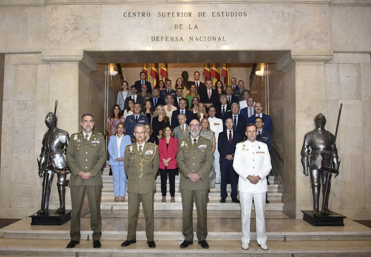 Máster en Gobernanza y Derechos Humanos (@gobdddhuam) on Twitter photo Ángela Suárez Jaimes, exalumna, ha impartido una de las sesiones del Curso de Defensa Nacional para Jóvenes del <a href="/CESEDEN_OFICIAL/">Centro Superior Estudios de Defensa Nacional 🇪🇸</a>, abordando los desafíos y oportunidades de la migración desde un enfoque de derechos humanos. Un enorme orgullo para el Máster. Ángela Suárez Jaimes, exalumna, ha impartido una de las sesiones del Curso de Defensa Nacional para Jóvenes del <a href="/CESEDEN_OFICIAL/">Centro Superior Estudios de Defensa Nacional 🇪🇸</a>, abordando los desafíos y oportunidades de la migración desde un enfoque de derechos humanos. Un enorme orgullo para el Máster.