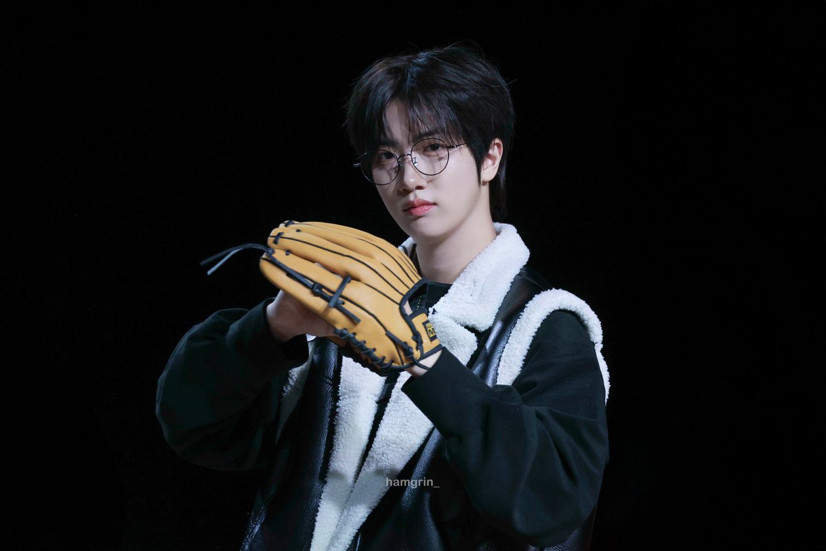hamgrin_'s tweet photo. 250302 사운드웨이브

원진이 생일 D-1
그리고,,
KBO 개막 D-1

#크래비티 #원진 #CRAVITY #WONJIN https://t.co/PQQb4xrWbO