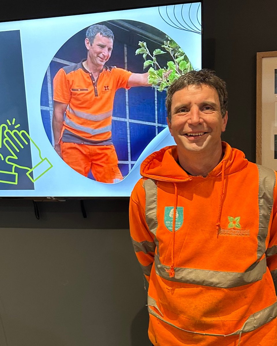 BossBeechwood's tweet image. 👏 Well done, John Herrick! 👏

John has been awarded the MD Award for his outstanding efforts and top-notch workmanship. Recognised by Simon Rotheram and praised by our clients—quality work never goes unnoticed! 🌳💪

#TopWork #MDAward #QualityCraftsmanship #WellDeserved